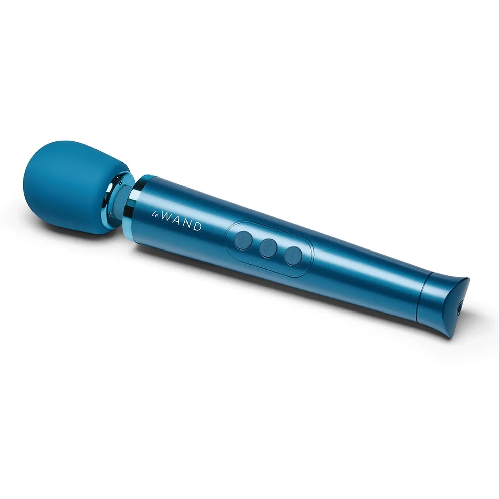 Le Wand Petite Rechargable Massager Blue - Image 3