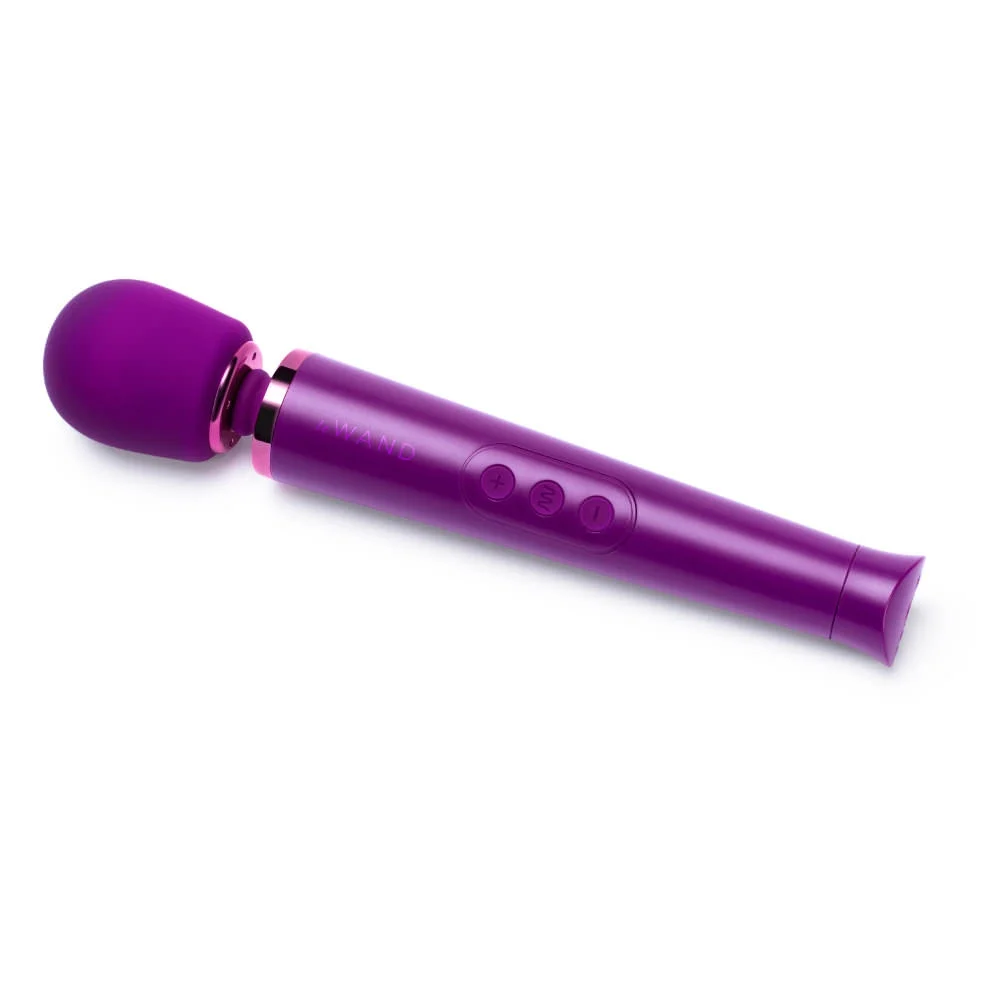 Le Wand Petite Rechargable Massager Dark Cherry - Image 3